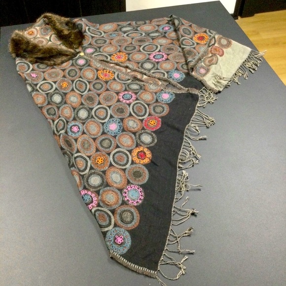 Women's Eyeful Shawl One Size Gray & Brown - Picture 1 of 10